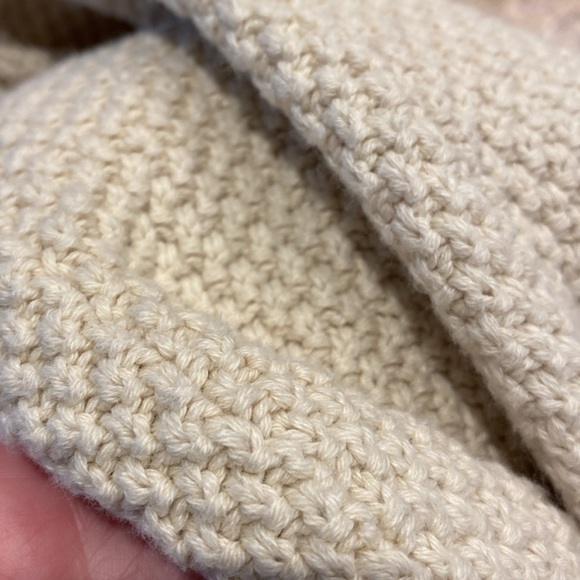 Old Navy Fishermans Knit Off White or Cream Sweater M (8) - Picture 11 of 12
